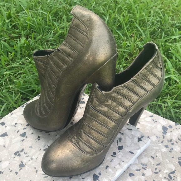 Comfy Chanel Boots - Picture 2 of 3